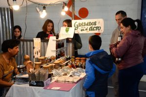 Más de 80 emprendedores participaron del Mercado de la Economía Comunitaria en Puerto Santa Cruz