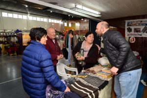 Más de 80 emprendedores participaron del Mercado de la Economía Comunitaria en Puerto Santa Cruz