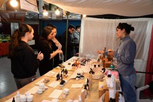 Más de 80 emprendedores participaron del Mercado de la Economía Comunitaria en Puerto Santa Cruz