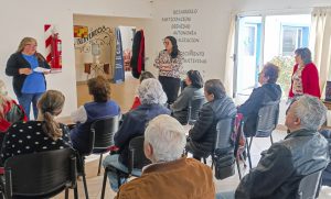 Adultos mayores fortalecen la autosustentabilidad de alimentos con talleres de huerta