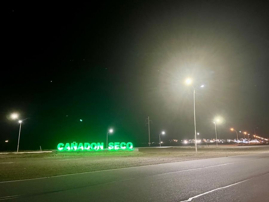 Cañadón Seco cuenta con un nuevo sistema de iluminación en su acceso norte