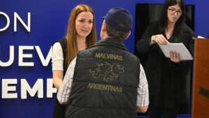 Se presentó el libro “Pidiendo Pista” y se reconoció a los veteranos de Guerra de Malvinas