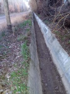 Avanzan las obras de limpieza y ampliación de canales en Perito Moreno con mano de obra local