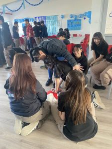 Protección Civil capacitó a alumnos de la Escuela del Viento en RCP y Primeros Auxilios