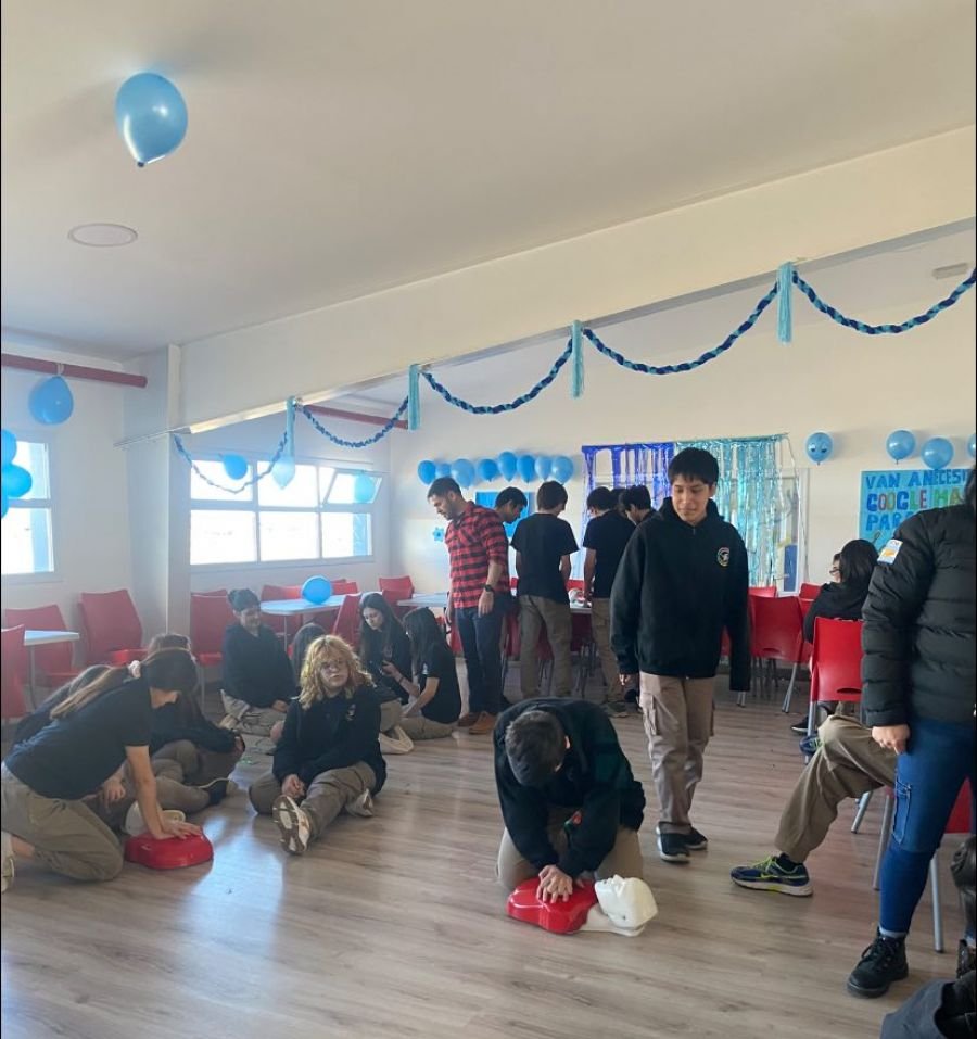 Protección Civil capacitó a alumnos de la Escuela del Viento en RCP y Primeros Auxilios