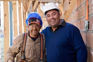 Álvarez recorrió la obra del edificio de la Asociación Independiente de Fútbol de los Barrios