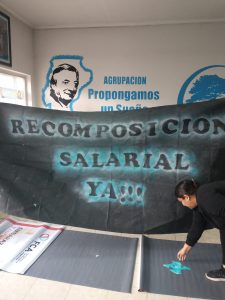 Violenta protesta: "Las banderas fueron realizadas en una Unidad Básica de Pablo González"