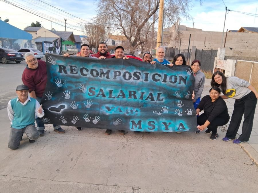 Violenta protesta: "Las banderas fueron realizadas en una Unidad Básica de Pablo González"