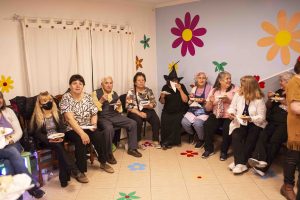Adultos mayores celebraron la llegada de la primavera en el Centro de Día Recuerdos Compartidos