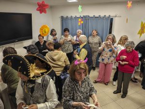 Adultos mayores celebraron la llegada de la primavera en el Centro de Día Recuerdos Compartidos
