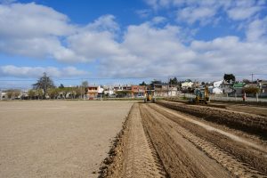 Daniel Álvarez acompañó el inicio de obra de césped sintético en el Club Deseado Juniors
