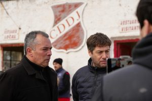 Daniel Álvarez acompañó el inicio de obra de césped sintético en el Club Deseado Juniors