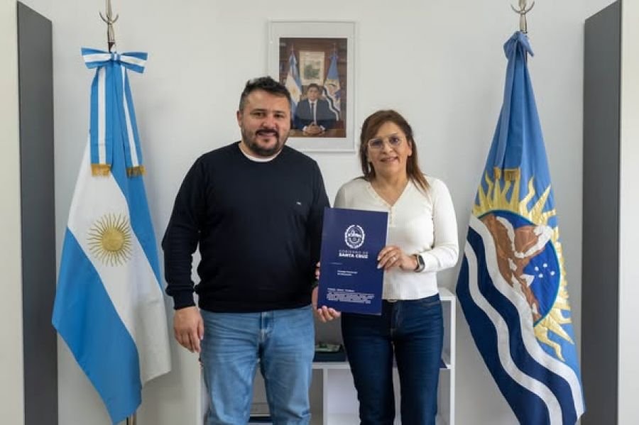 Se firmó un nuevo convenio por el servicio integral de limpieza en establecimientos educativos de Caleta Olivia