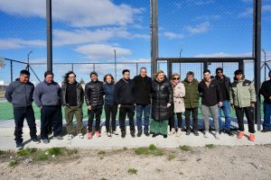 El Gobierno Provincial inauguró playones deportivos y entregó aportes a instituciones educativas en Jaramillo y Fitz Roy