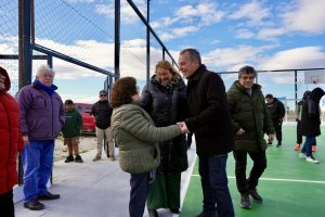 El Gobierno Provincial inauguró playones deportivos y entregó aportes a instituciones educativas en Jaramillo y Fitz Roy