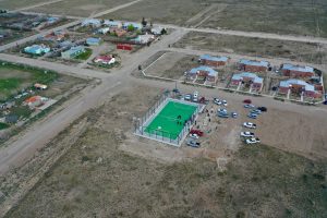 El Gobierno Provincial inauguró playones deportivos y entregó aportes a instituciones educativas en Jaramillo y Fitz Roy