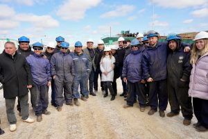 Vidal en Caleta Paula: “No podemos darle la espalda al mar, la pesca es clave para generar empleo y competencia”