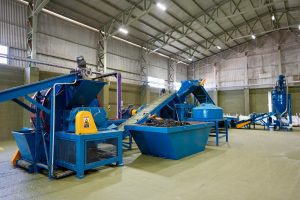 Autoridades del Gobierno Provincial encabezaron la presentación del inicio de ventas de productos de caucho reciclado