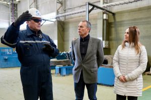 Autoridades del Gobierno Provincial encabezaron la presentación del inicio de ventas de productos de caucho reciclado