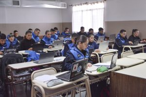 La Escuela de Formación de Agentes y Suboficiales fortalece la capacitación policial en Santa Cruz