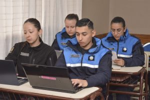 La Escuela de Formación de Agentes y Suboficiales fortalece la capacitación policial en Santa Cruz