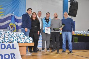 Vidal entregó aportes económicos y canchas de césped sintético a instituciones deportivas de Santa Cruz