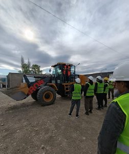 El Gobierno Provincial impulsa la capacitación en maquinaria pesada en Gobernador Gregores