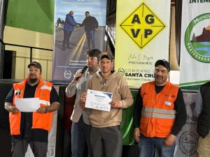 Se llevó a cabo la entrega de certificados en Maquinaria Pesada en Gobernador Gregores