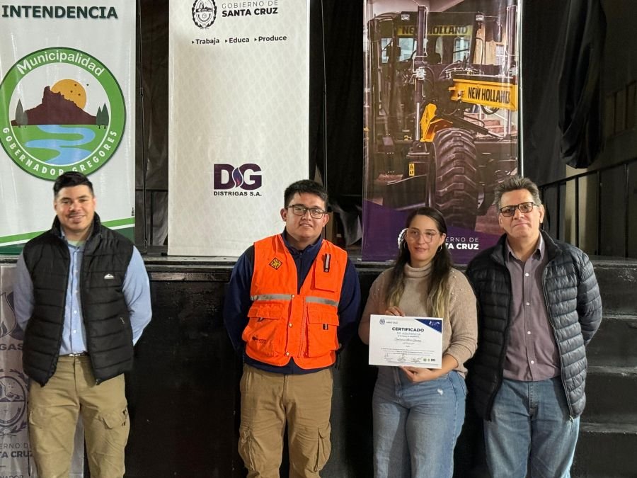 Se llevó a cabo la entrega de certificados en Maquinaria Pesada en Gobernador Gregores