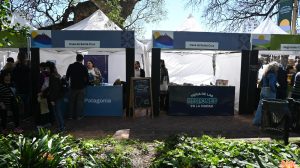 Santa Cruz participó en la Feria de las Regiones