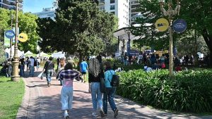 Santa Cruz participó en la Feria de las Regiones