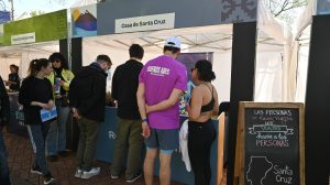 Santa Cruz participó en la Feria de las Regiones