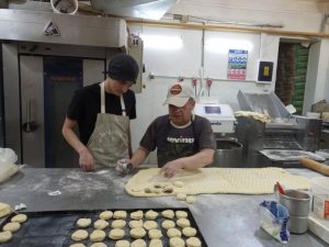 Prácticas que forman futuro: estudiantes de la Escuela Especial N°14 realizan experiencias de capacitación laboral