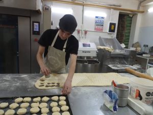 Prácticas que forman futuro: estudiantes de la Escuela Especial N°14 realizan experiencias de capacitación laboral
