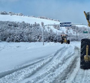 Cuenca Carbonífera: Vialidad Provincial respondió con rapidez ante la nevada y garantizó la circulación
