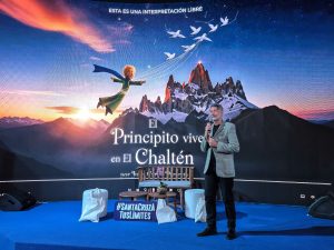 El Principito arribó al estand de Santa Cruz en la FIT