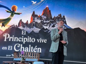 El Principito arribó al estand de Santa Cruz en la FIT