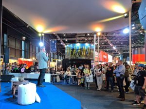 El Principito arribó al estand de Santa Cruz en la FIT