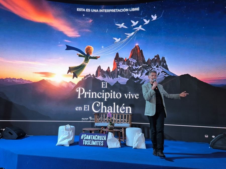 El Principito arribó al estand de Santa Cruz en la FIT