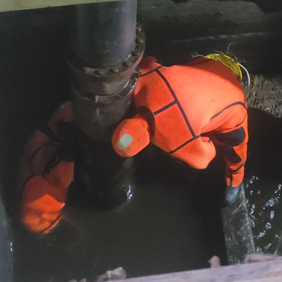 Realizan mantenimiento y limpieza en la toma de Palermo Aike para mejorar el suministro de agua en Río Gallegos