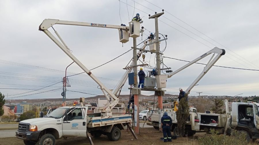 Servicios Públicos realizó mejoras en el servicio eléctrico en Caleta Olivia
