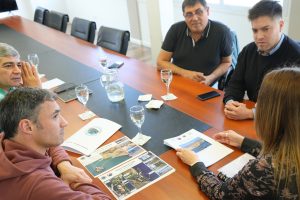 Producción se reunió con Julio Gaitán para avanzar en los preparativos de la travesía Arco de Piedra en Lago Posadas