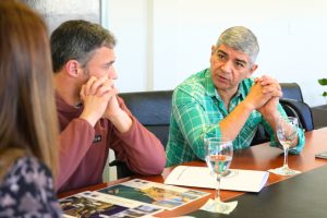 Producción se reunió con Julio Gaitán para avanzar en los preparativos de la travesía Arco de Piedra en Lago Posadas