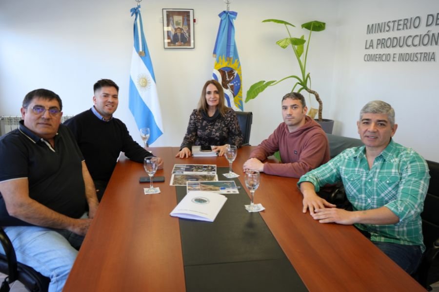 Producción se reunió con Julio Gaitán para avanzar en los preparativos de la travesía Arco de Piedra en Lago Posadas