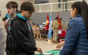 Piedra Buena: Comenzó la Expo Carreras Eligiendo mi futuro para estudiantes de Nivel Secundario