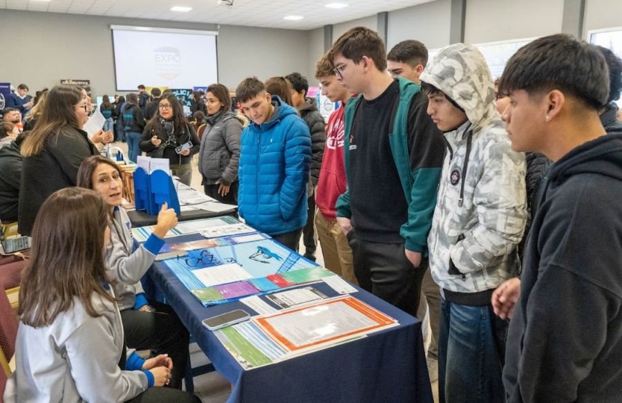 Piedra Buena: Comenzó la Expo Carreras Eligiendo mi futuro para estudiantes de Nivel Secundario
