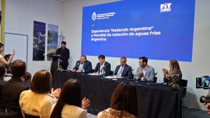Santa Cruz participó de la presentación de la "Experiencia en la Winter Swimming World Cup 2025"