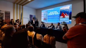 Santa Cruz participó de la presentación de la "Experiencia en la Winter Swimming World Cup 2025"