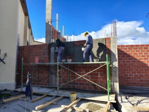 Avance en Los Antiguos: Entra en una nueva fase la construcción del gimnasio de la Escuela N° 15