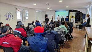Lago Posadas: Notable participación comunitaria a la capacitación de Maquinaria Pesada